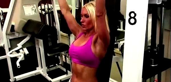  Blonde Gets Horny While Hitting The Gym